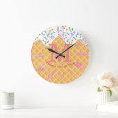 Ice Cream Cone with Vanilla Frosting & Sprinkles Grote Klok (Huis)