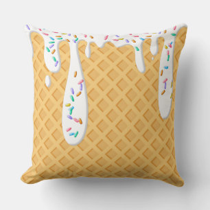 Ice Cream Cone with Vanilla Frosting & Sprinkles Kussen
