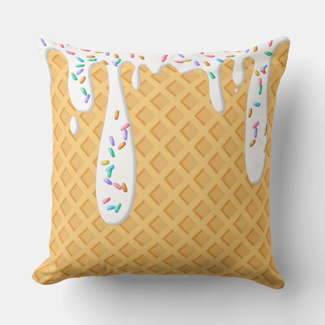 Ice Cream Cone with Vanilla Frosting & Sprinkles Kussen (Voorkant)