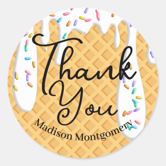 Ice Cream Cone with Vanilla Frosting & Sprinkles Ronde Sticker (Voorkant)