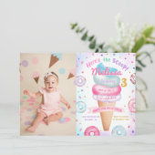 Ice Cream Donut Hier is de Scoop Verjaardag Foto Kaart (Staand voorkant)