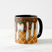 Ice Cream Drip Waffle Cone Chocolate and Vanilla Mok (Voorkant rechts)