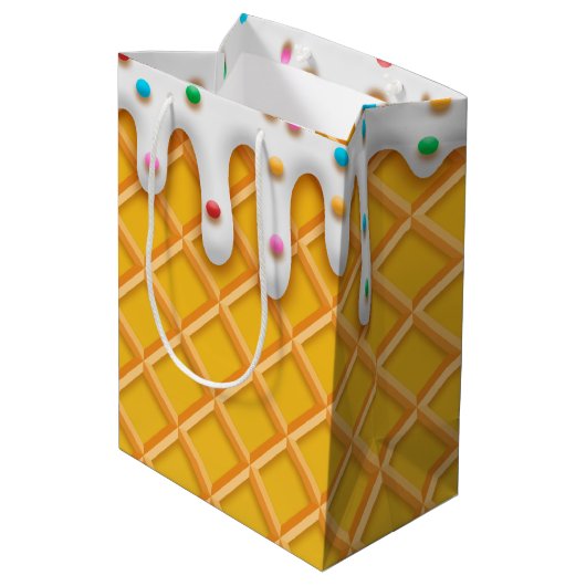 Ice Cream Drip Waffle Cone with Sprinkles Medium Cadeauzakje (Achterkant Gekanteld)