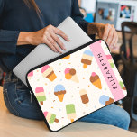 Ice Cream Pattern, Ice Cream Cone, Jouw naam Laptop Sleeve<br><div class="desc">Schattige,  leuk en schattig patroon met ijsjes en sprenkelingen. Modern en trendy cadeau,  perfect voor de ijsliefhebber in je leven. Personaliseer door jouw naam,  bijnaam,  monogram of initialen toe te voegen.</div>