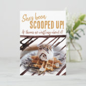Ice Cream Scoop op Waffle Vrijgezellenfeest Kaart (Staand voorkant)