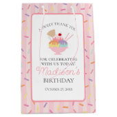 Ice Cream Sundae Heres the Scoop Verjaardagsgunste Medium Cadeauzakje (Voorkant)