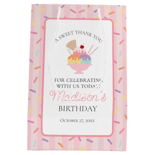 Ice Cream Sundae Heres the Scoop Verjaardagsgunste Medium Cadeauzakje (Achterkant)