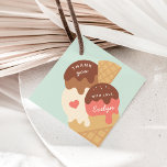 Ice Cream Sundae Kids Birthday Dank je Bedankjes Labels<br><div class="desc">Deze leuke favoriete labels zijn ontworpen om te passen aan de uitnodigingen van de verjaardagsfeestjes van onze ijscrème sundae kinderen. Ze bevatten een drie-scoopkegel met de woorden "dank u wel" en een teken in een schattig retro  lettertype.</div>