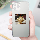 Ice Cream Sundae met gouden siroop Blank Sticker (Telefoon)
