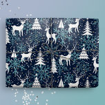 Ice Crystal Christmas Deer Blauwgroen Cadeaupapier<br><div class="desc">Deze grillige cadeauverpakking heeft een feestelijke Scandinavische bosscène met herten,  kerstbomen en sneeuwvlokken. Met kleine gouden sterren is het klaar om een vleugje magie en verwondering toe te voegen aan uw wintervakanties met uw geliefden. Middernachtblauwe achtergrond,  witte herten en bomen en blauwgroen sneeuwvlokken. Origineel kunstwerk van Marketa Stengl.</div>