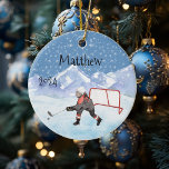 Ice Hockey-naam Persoonlijke Waterverf Keramisch Ornament<br><div class="desc">Dit ontwerp kan op het gebied worden gepersonaliseerd dat door de foto en/of tekst te veranderen wordt verstrekt. Of het kan worden aangepast door te klikken deze Sjabloon personaliseert en dan de klik te kiezen om verdere optie aan te passen en de kleur van de achtergrond te schrappen of te...</div>