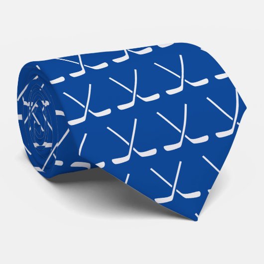 Ice Hockey Sticks Pattern Blue Background Stropdas (Opgerold)