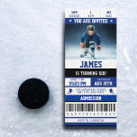 Ice Hocky Theme Sports Ticket Verjaardagsfeest Kaart<br><div class="desc">Maak je klaar om groot te scoren met onze Hockey-thema Ticket Verjaardagsuitnodigingen! Deze uitnodigingen zijn de ultieme manier om de viering van de grote dag van je kleintje af te trappen, of het nu hun 1e verjaardag is of welke leeftijd dan ook. Ontworpen om eruit te zien als echte hockey...</div>