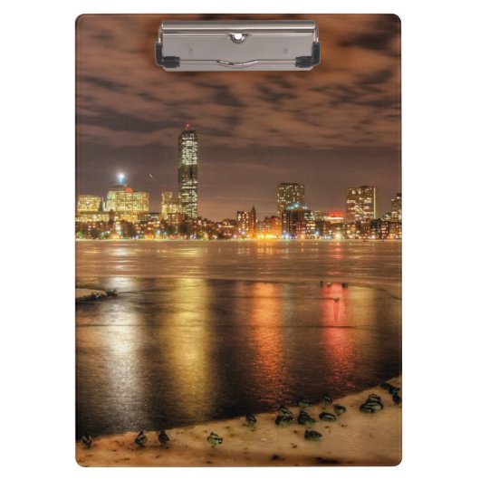 Ice is gedeeltelijk gesmolten op de Charles River  Klembord (Voorkant)