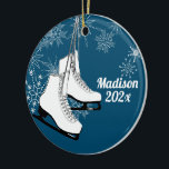 Ice-Schaatsen en Snowflakes met foto Keramisch Ornament<br><div class="desc">IJsketters zullen van dit mooie ornament van sneeuwvlokken houden. Het witte schaats hangt van hun lijnen op dit ornament in blauw en wit met kleurenopties om uw behoeften en een favoriete foto aan te passen. Geef naam en jaar uit of voeg tekst toe voor wedstrijden en shows of misschien is...</div>