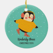 Ice Skating Penguin met Kerstmis Snowy Winter Holi Keramisch Ornament (Achterkant)
