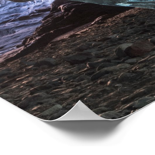 Ice Stalactite in een ijskolf Poster (Hoek)