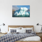 Iceberd in de baai van Palander, Noorwegen Canvas Afdruk (Insitu (Slaapkamer))