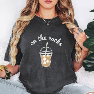 Iced Coffee On The Rocks-ontwerp T-shirt