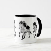 Icelandic horse in motion mok (Voorkant rechts)