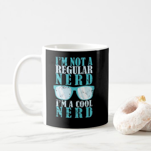 ich bin kein normaler Nerd, sondern cool Koffiemok (Met donut)