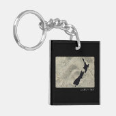 ICONIC NEW ZEALAND SAND BEACH BLACK NZ KIWIANA SLEUTELHANGER (Voorkant Links)