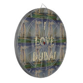 Iconisch Dubai: "Ik hou van Dubai" Vector Grafisch Dartbord (Voorkant Links)