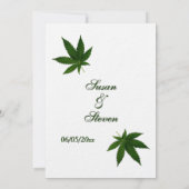 Iconisch groen blad op witte bruiloft uitnodiging (Achterkant)