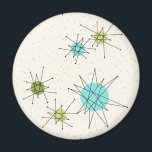 Iconische atoomstarbursts ronde magneet<br><div class="desc">Dit iconische Atomische Starbursts Ronde Magneetpatroon heeft iconische atoomstarbursts. Dat klopt! De oude school, crèmekleurige achtergrond met gouden spikkels is de perfecte achtergrond voor de levendige turquoise, rustgevende selderij en kitschy peer groen gekleurde cirkels. De vlekken van kleur worden sporadisch geplaatst in verschillende maten met bedekkende zwarte V-vormige lijnen om...</div>