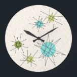 Iconische atoomstoten rond de wandklok<br><div class="desc">Deze Iconische atoomstoot rondom het acrylwandklokpatroon is voorzien van iconische atomaire sterrenbursts. Dat klopt! De oude school, crèmekleurige achtergrond met gouden spugen is de perfecte achtergrond voor de levendige turquoise, het kalkselderij en kitschy peren groene cirkels. De vlekken van kleur worden sporadisch geplaatst in diverse grootte met het bekleden van...</div>