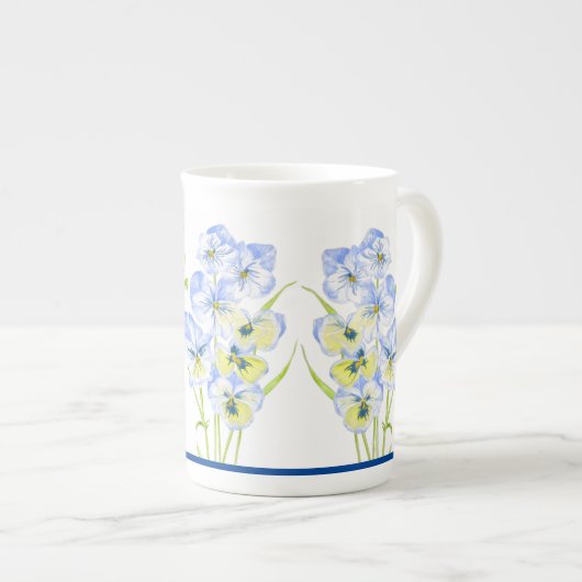 Icy Blue Pansies op een Bone China Mok (Voorkant rechts)