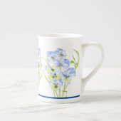 Icy Blue Pansies op een Bone China Mok (Rechts)