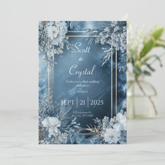 Icy Blue Winter Bloemen Huwelijksuitnodiging Kaart (Staand voorkant)