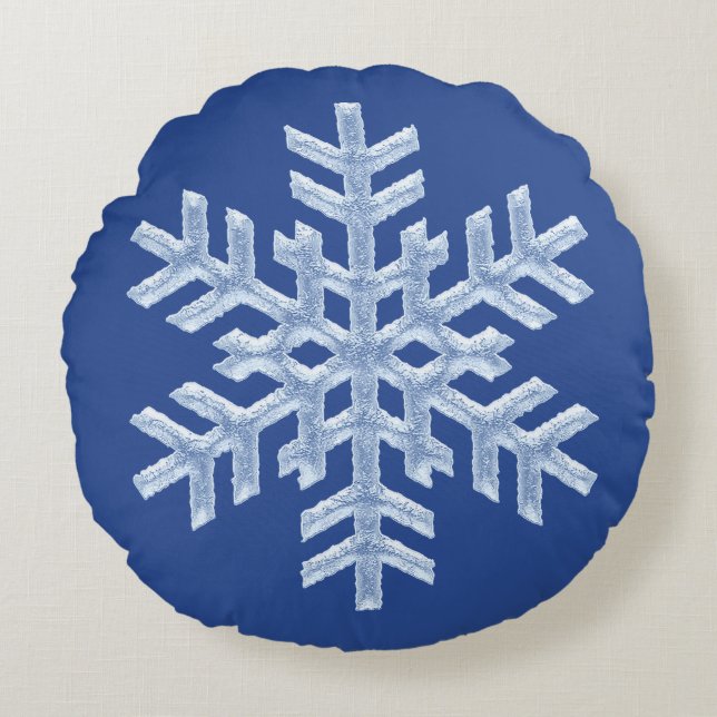 Icy Frozen Kerstsnowflake op Deep Blue Rond Kussen (Voorkant)
