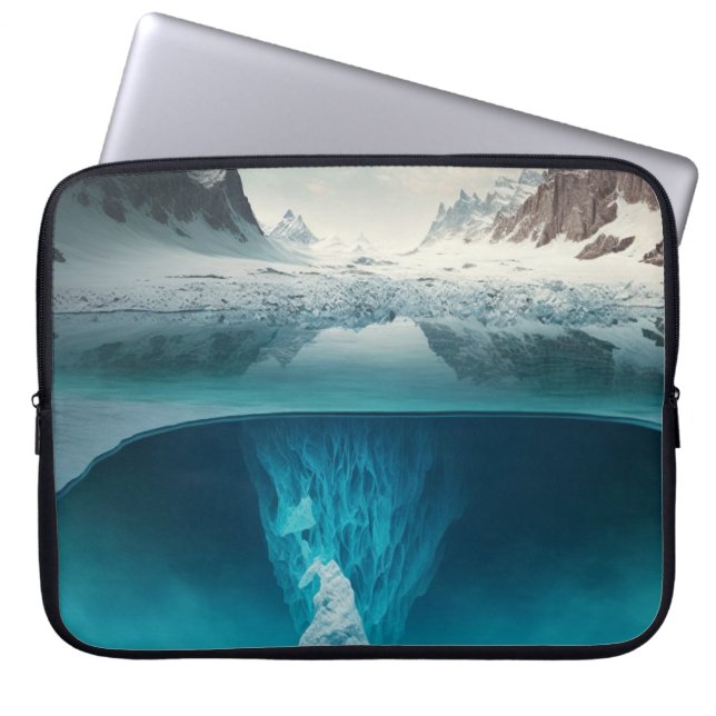 Icy Mountain View Laptop Sleeve (Voorkant)