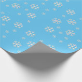Icy sneeuwvlokken op blauwe kerst cadeaupapier (Hoek)