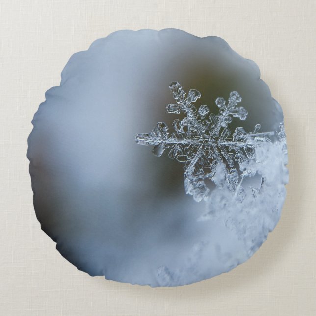 Icy Snowflake Rond Kussen (Voorkant)