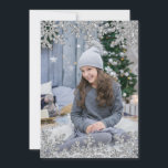 Icy Snowflakes Aangepaste foto Feestdagenkaart<br><div class="desc">Uw aangepaste familiefoto omringd door een grens met ijzige glitter getextureerde sneeuwvlokken (niet echt glitter). Het malplaatje van de foto via Pixabay vergunning gegeven onder CC0 en moet met uw eigen foto worden vervangen.</div>