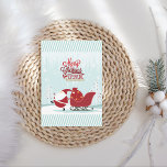 Icy Wonderland Santa and Sleigh Feestdagen Kaart<br><div class="desc">Cute Santa Claus trok zijn rode slee door een waterige,  witte winterdag. De sneeuwvlokken vallen,  de ijskappen lopen aan de rand,  terwijl de witte bomen op de achtergrond rood worden aangestoken. Aqua en witte strepen op de bovenste en onderkant en het is tijd om Kerstmis te vieren!</div>