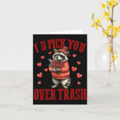 I'd Ck You Over Trash Funny Raccoon Retro Valentin Kaart (Gele Bloem)