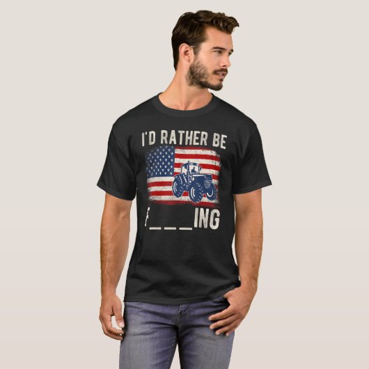 I'd Rather Be Farming Distressed American Flag Fun T-shirt (Voorkant volledig)