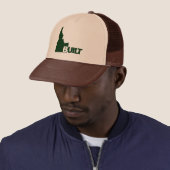 Idaho Built Center (Donkergroen) Trucker Hat Pet (In situ)