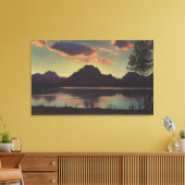 Idaho - Dusk Uitzicht van Mt. Moran & Jackson Lake Canvas Afdruk (Insitu (Woonkamer))