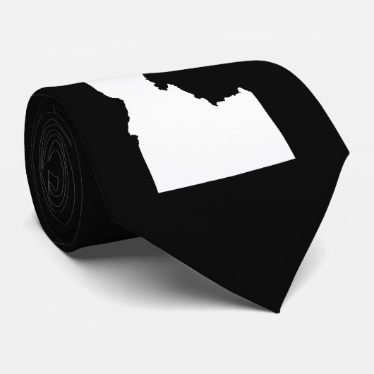 Idaho in White Stropdas (Opgerold)