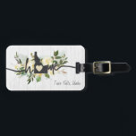 Idaho State heeft uw home City Rustic aangepast Bagagelabel<br><div class="desc">De staat Idaho heeft uw rustieke bloemenontwerp van uw thuisstad gepersonaliseerd. Met waterverf geel en crème witte bloemetjes, verfpenseelstreken, schattige hartvorm, chique witte houttextuur en trendy geborsteld scriptlettertype. Maakt een geweldig cadeau voor elke Idaho Home State persoon, familieleden, voor haar, vrouw, vrienden, moeders en meer. Personaliseer het met uw aangepaste...</div>