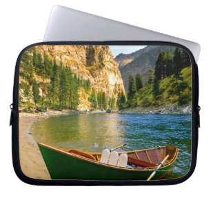 IDAHO, Vist een boot op een zandstrand in Laptop Sleeve