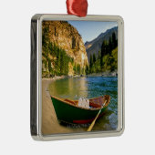 IDAHO, Vist een boot op een zandstrand in Metalen Ornament (Rechts)