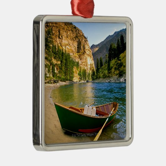 IDAHO, Vist een boot op een zandstrand in Metalen Ornament (Rechts)