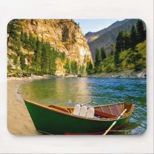 IDAHO, Vist een boot op een zandstrand in Muismat
