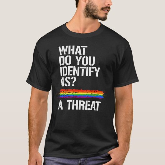 Identificeer als een bedreiging t-shirt (Voorkant)